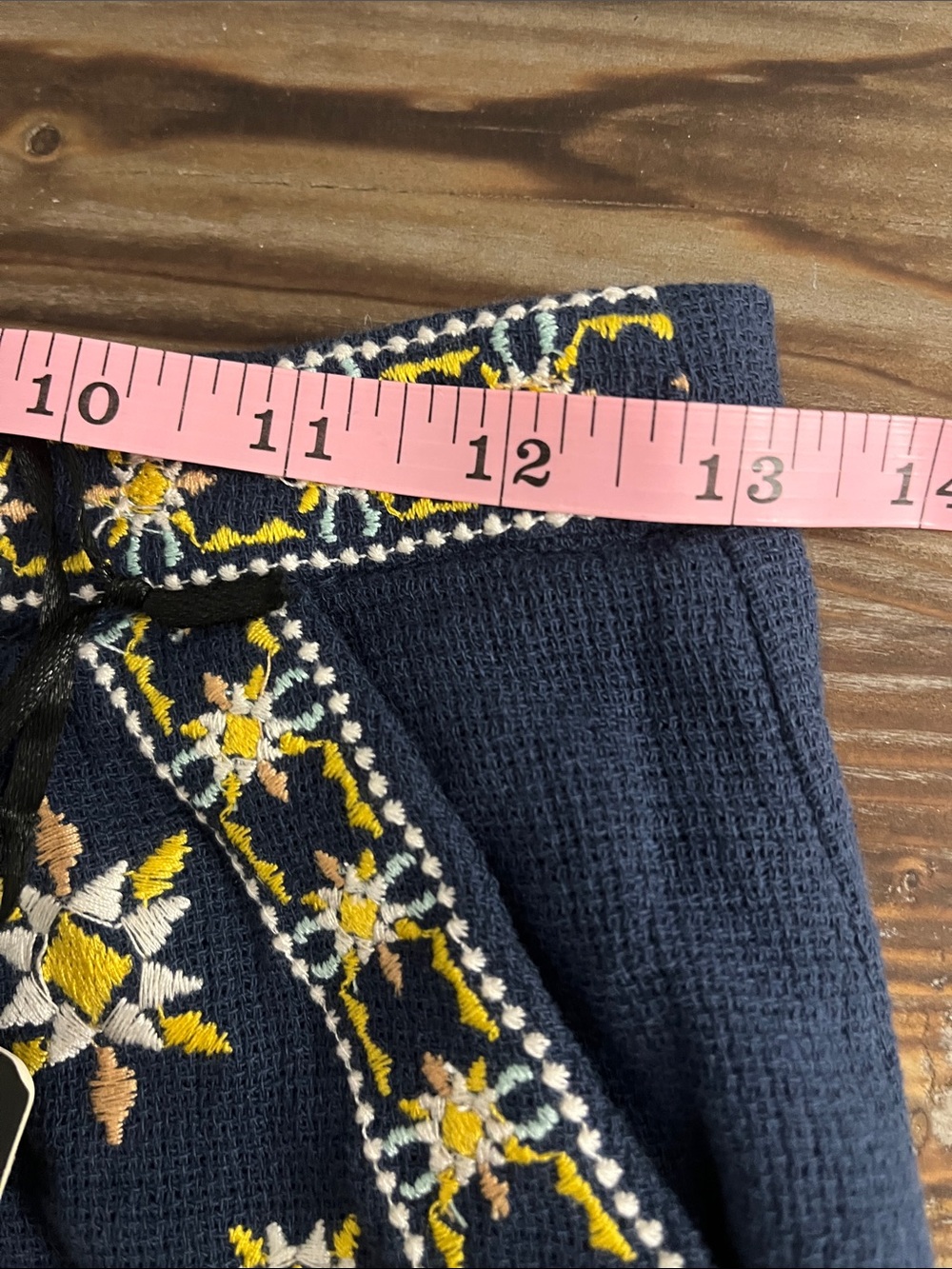 NWT The Clothing Company Embroidered Shorts Size Small - Picture 9 of 10